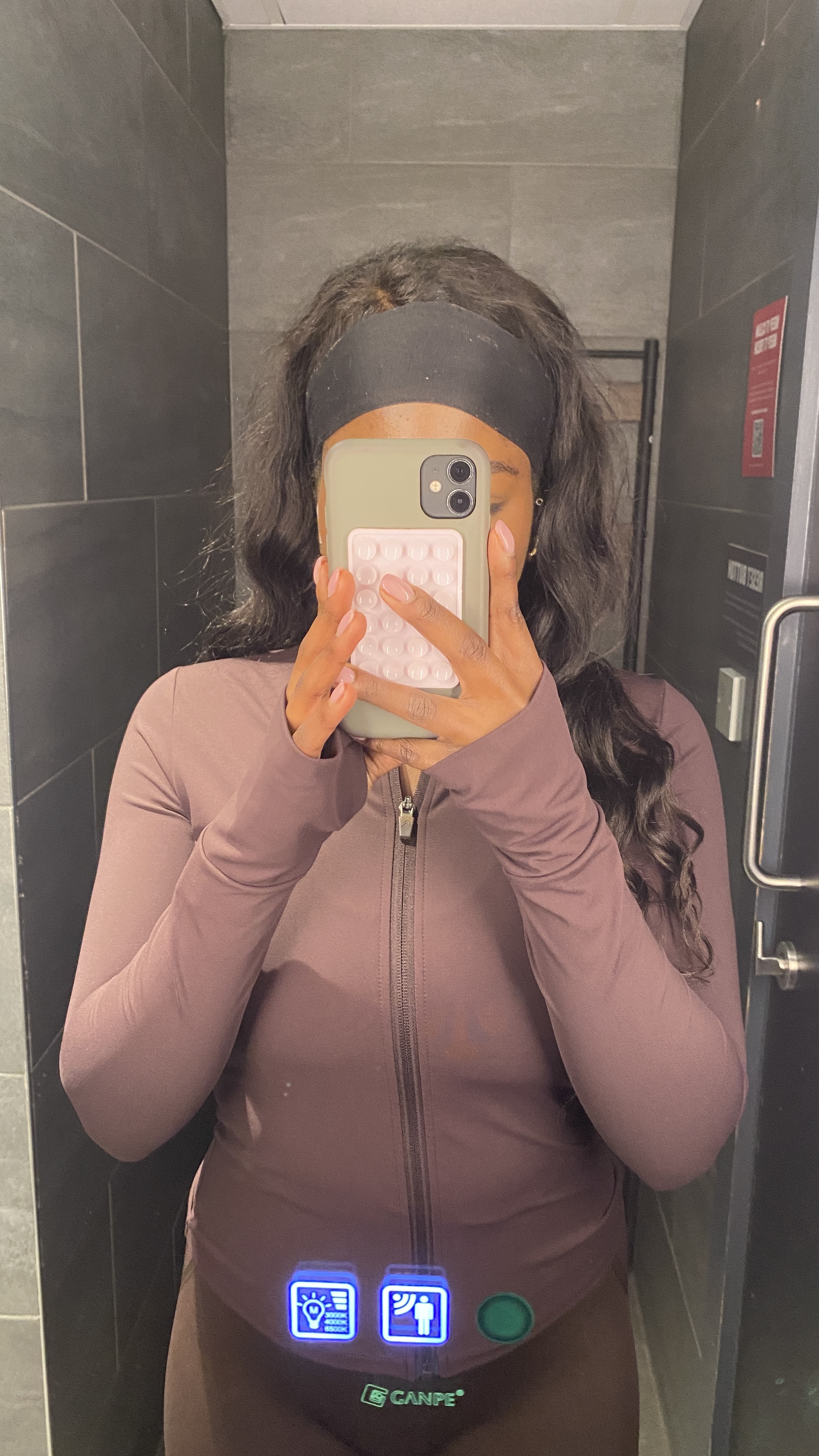 too close up _ not showing full body .jpg